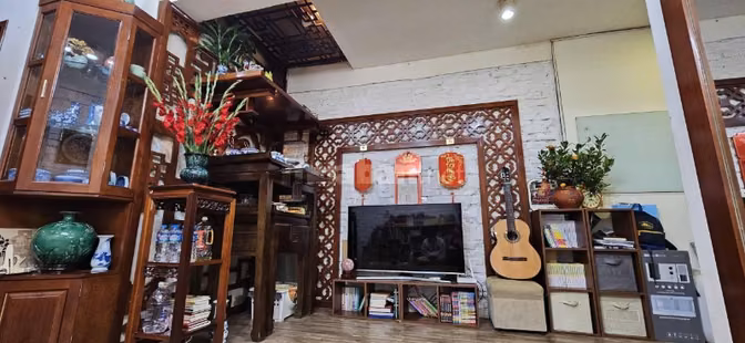 Cho thuê căn hộ tập thể tầng 2 phố Láng Hạ Hà Nội 