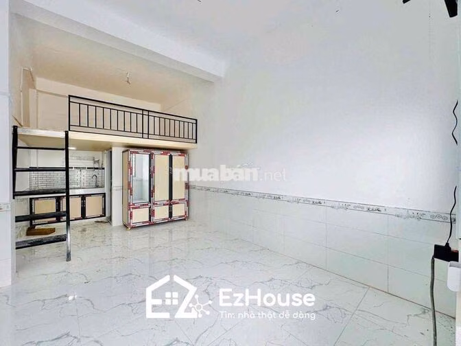 PHÒNG GÁC RỘNG GẦN, CÓ SẴN MÁY LẠNH, MỚI TOANH TIỆN ĐI Q5 Q11