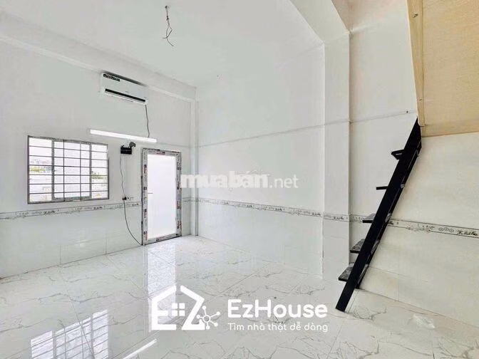 PHÒNG GÁC RỘNG GẦN, CÓ SẴN MÁY LẠNH, MỚI TOANH TIỆN ĐI Q5 Q11