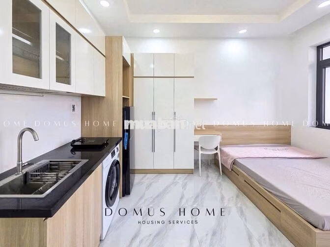 Phòng Ban Công Xinh Thoáng 5' Tới Công Viên Đầm Sen