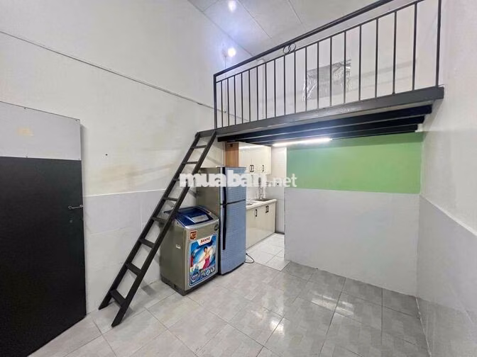 4.0oo.o00 gác lửng cửa sổ full nội thất gần UFM, KCX Tân Thuận