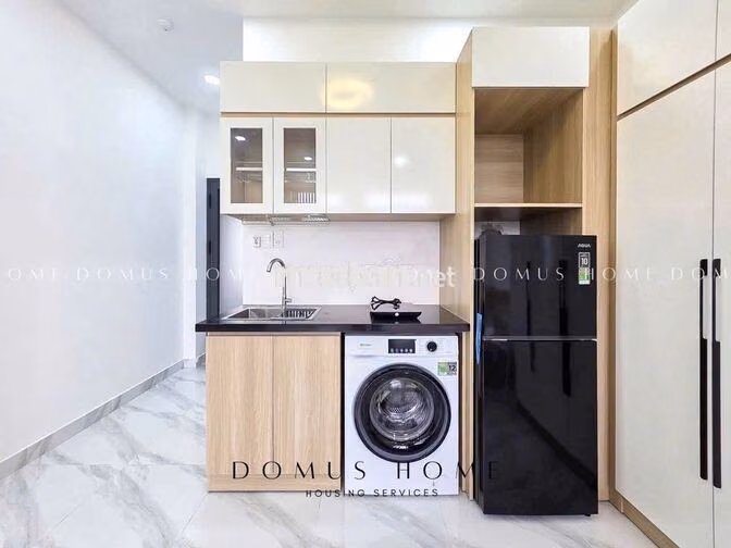 Phòng Ban Công Xinh Thoáng 5' Tới Công Viên Đầm Sen