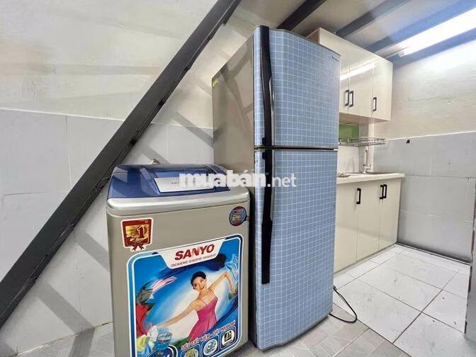 4.0oo.o00 gác lửng cửa sổ full nội thất gần UFM, KCX Tân Thuận