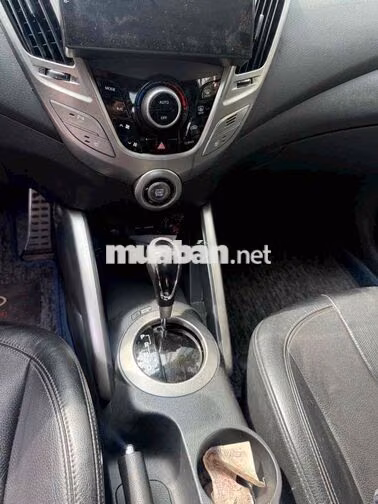 Hyundai Veloster 2011 Tự động Trắng