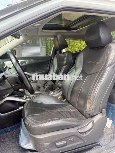 Hyundai Veloster 2011 Tự động Trắng