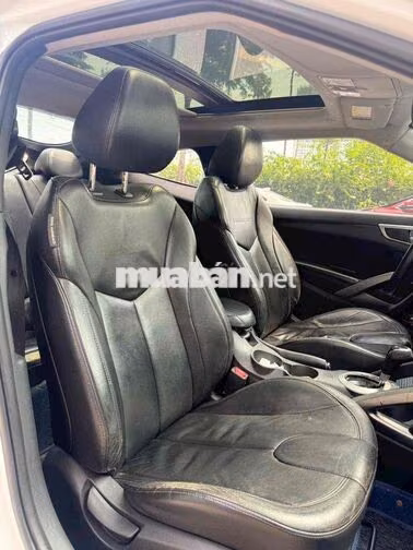 Hyundai Veloster 2011 Tự động Trắng