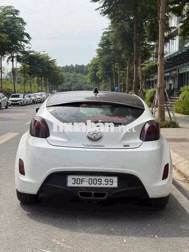 Hyundai Veloster 2011 Tự động Trắng