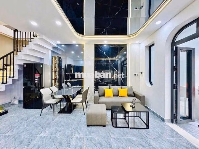 nhà mới sạch sẽ full nội thất cao cấp 
