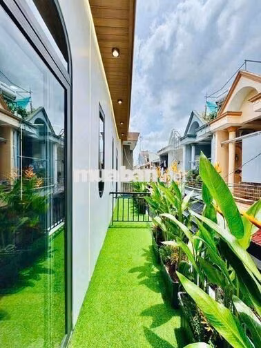 nhà mới sạch sẽ full nội thất cao cấp 