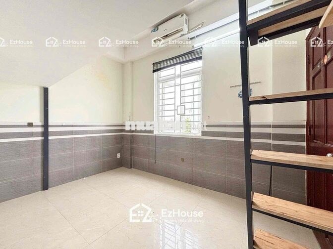 GIẢM 50% TIỀN PHÒNG CHO PHÒNG RỘNG GÁC CAO CỬA SỔ TRỜI PHẠM VĂN CHIÊU