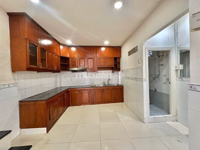 cho thuê nhà 2MT HXH 39 Vườn Chuối Q3 dt: 4m(4.5m) x 10m 1L giá 22 tr
