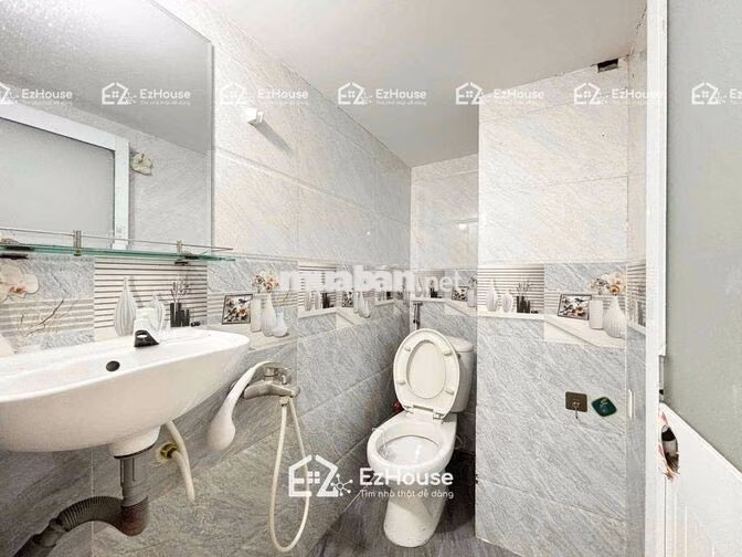 GIẢM 50% TIỀN PHÒNG CHO PHÒNG RỘNG GÁC CAO CỬA SỔ TRỜI PHẠM VĂN CHIÊU