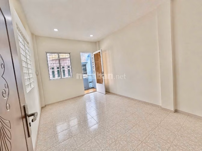 cho thuê nhà 2MT HXH 39 Vườn Chuối Q3 dt: 4m(4.5m) x 10m 1L giá 22 tr