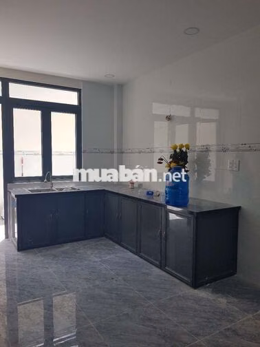 NHÀ MỚI TINH, 1 TRỆT 1 LỬNG DT 5×20 NỞ HẬU 9M. CÓ 2PN,1WC. ĐƯỜNG LỚN