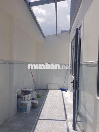NHÀ MỚI TINH, 1 TRỆT 1 LỬNG DT 5×20 NỞ HẬU 9M. CÓ 2PN,1WC. ĐƯỜNG LỚN