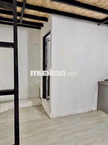 Phòng Gác Máy Lạnh - Nguyễn Ảnh Thủ, Cách LDXH 2km