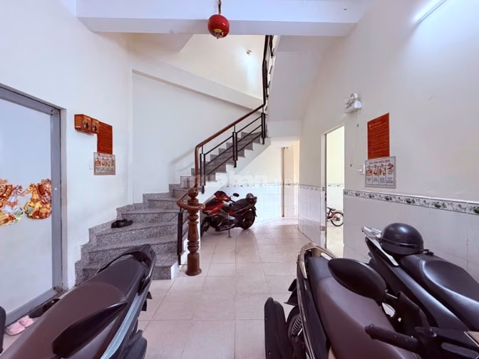 Bán Vinhomes Hóc Môn đường 13m lề đường 3m ngang 5m dài 10m 4 tầng BT