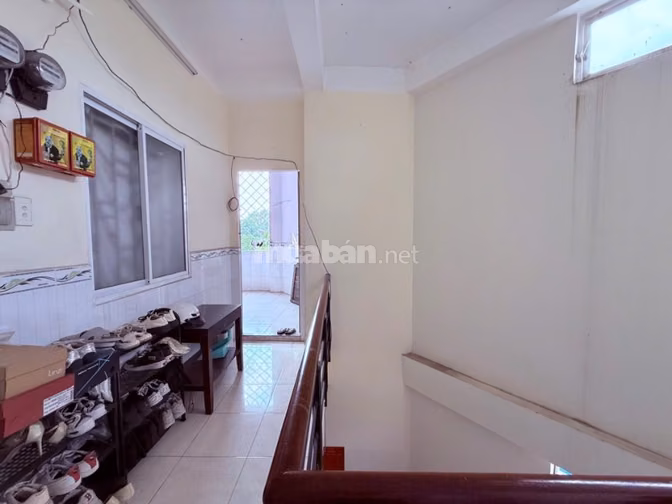 Bán Vinhomes Hóc Môn đường 13m lề đường 3m ngang 5m dài 10m 4 tầng BT