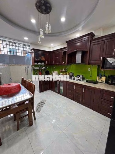Nhà bán DT 4x25 .2 lầu sân thượng 5 phòng 4 wc P2 Q8