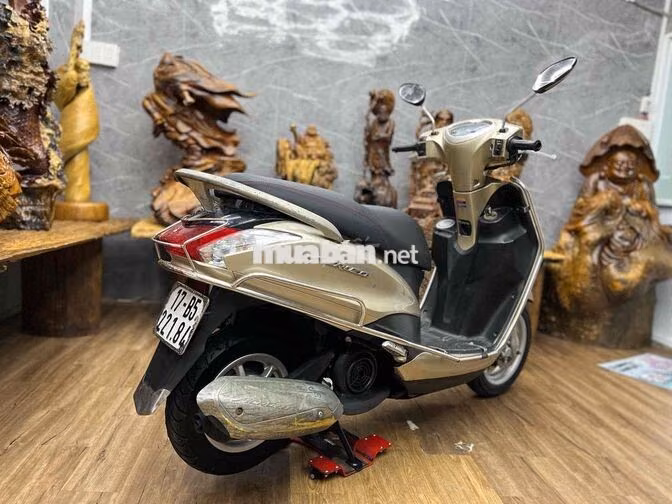 Yamaha Acruzo dàn áo liền lạc, máy móc êm
