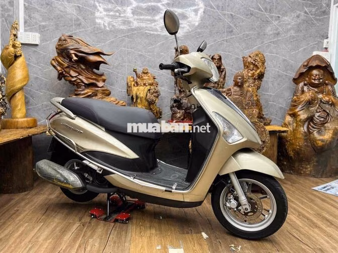 Yamaha Acruzo dàn áo liền lạc, máy móc êm