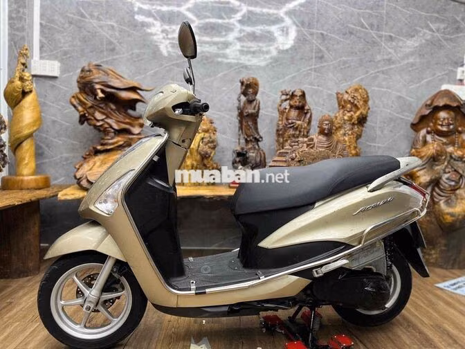 Yamaha Acruzo dàn áo liền lạc, máy móc êm