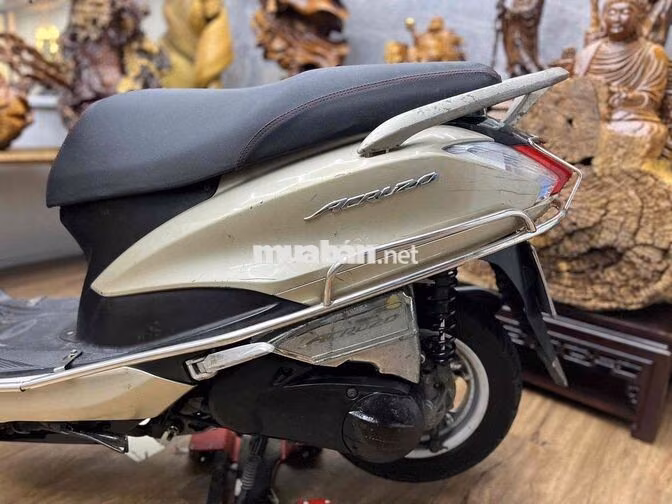 Yamaha Acruzo dàn áo liền lạc, máy móc êm