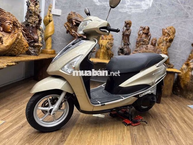 Yamaha Acruzo dàn áo liền lạc, máy móc êm