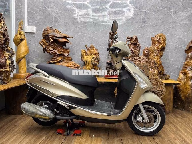 Yamaha Acruzo dàn áo liền lạc, máy móc êm