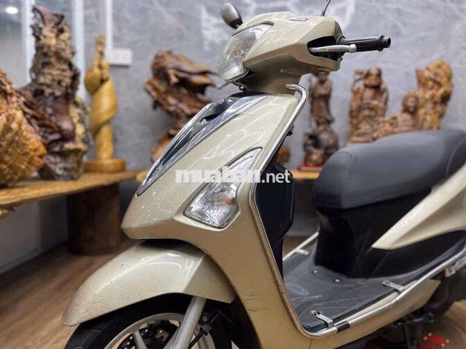 Yamaha Acruzo dàn áo liền lạc, máy móc êm