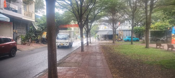 Chính chủ cho thuê nhà mặt tiền view công viên Bình Lợi