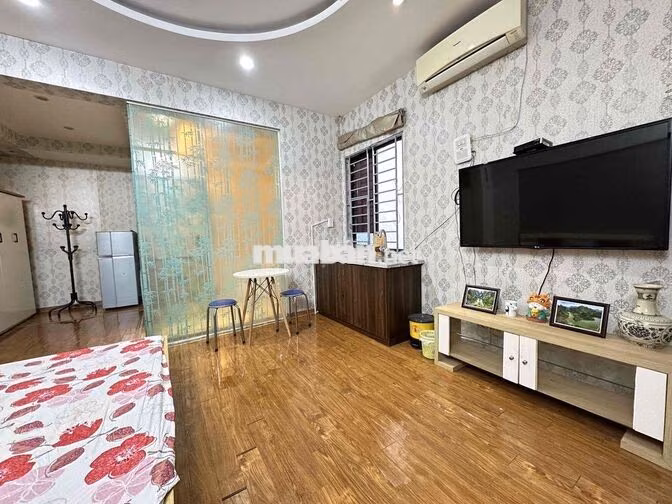 Căn hộ mini Vip mặt đường, ban công ốp kính phố trung tâm kinh doanh
