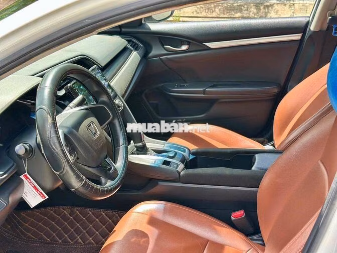 Honda Civic 2019 1.8E - 74000 km siêu đẹp