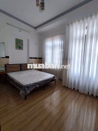 nhà hướng Nam.hẻm to.có 3 máy lạnh 