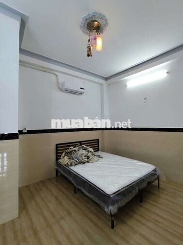 nhà hướng Nam.hẻm to.có 3 máy lạnh 