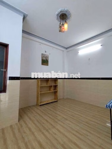 nhà hướng Nam.hẻm to.có 3 máy lạnh 