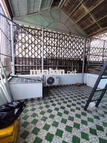 nhà hướng Nam.hẻm to.có 3 máy lạnh 