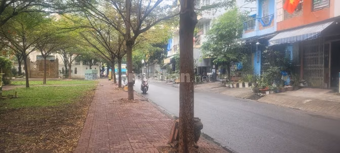 Chính chủ cho thuê nhà mặt tiền view công viên Bình Lợi