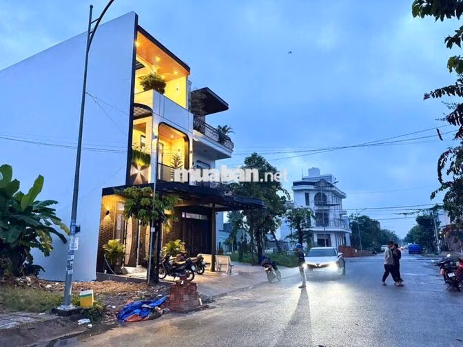 Bán gấp nhà Tân Hiêp 10, Tân Uyên, Bình Dương, giá 2ty370