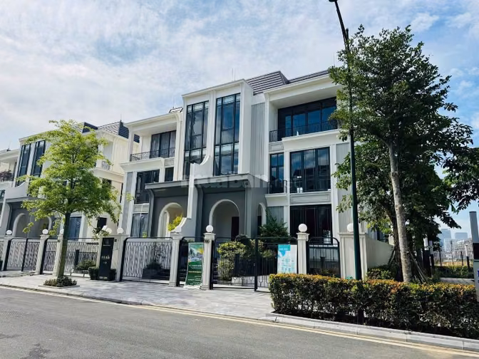 Bán biệt thự khu P mặt đường Nguyễn Văn Huyên dự án Ciputra Hà Nội.