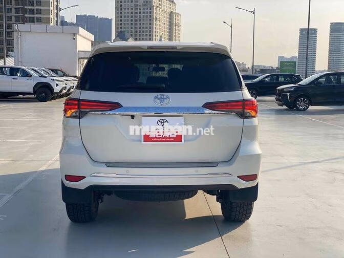 Toyota Fortuner 2.7V AT 2016 Trắng Tự động