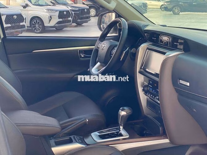 Toyota Fortuner 2.7V AT 2016 Trắng Tự động