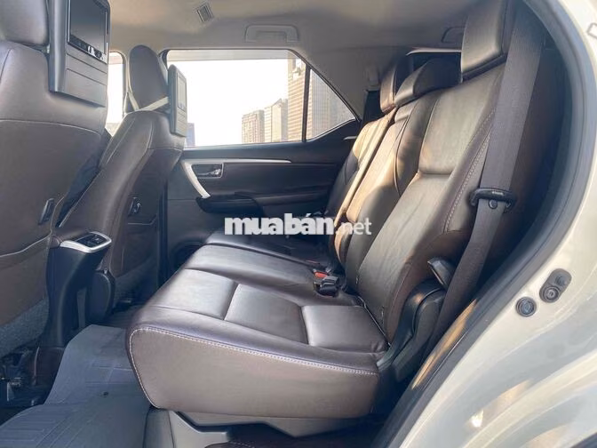 Toyota Fortuner 2.7V AT 2016 Trắng Tự động