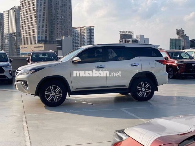 Toyota Fortuner 2.7V AT 2016 Trắng Tự động