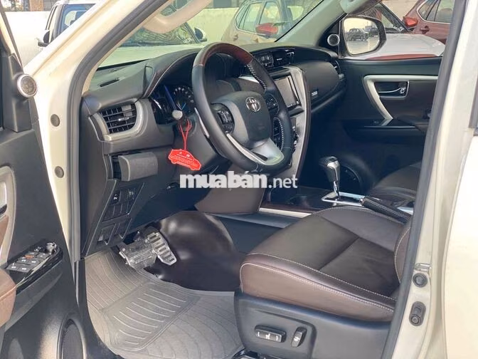 Toyota Fortuner 2.7V AT 2016 Trắng Tự động