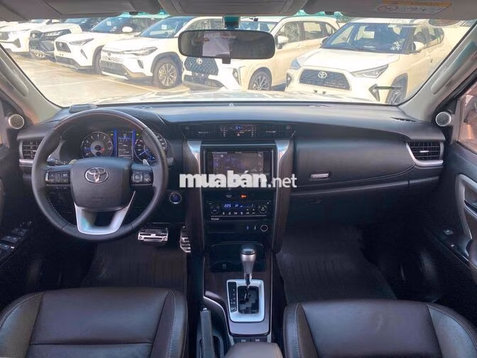 Toyota Fortuner 2.7V AT 2016 Trắng Tự động