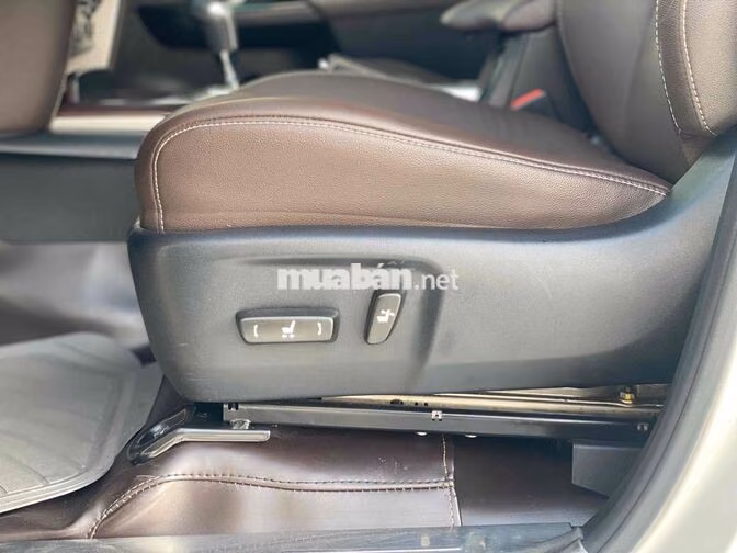 Toyota Fortuner 2.7V AT 2016 Trắng Tự động