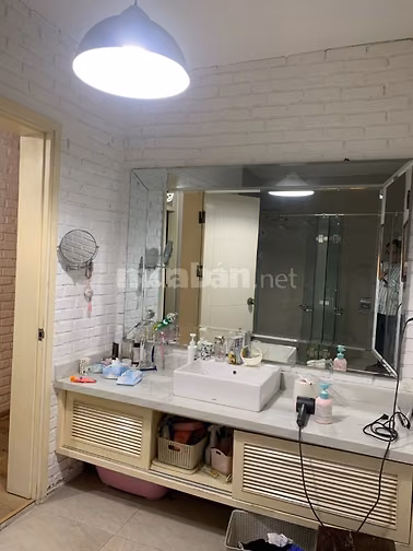 Cần Bán Chung cư CT18 KĐT Việt Hưng 97m2 (căn góc)