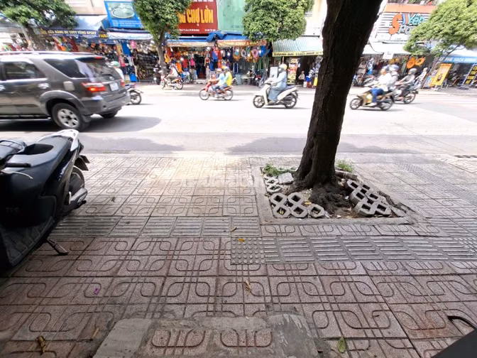 Nhà 2 MT - thông thoáng - kinh doanh sầm uất - nằm ngay trung tâm Q5