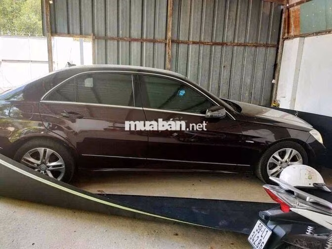 Mercedes-Benz E250 CGI 2009 Nâu đậm